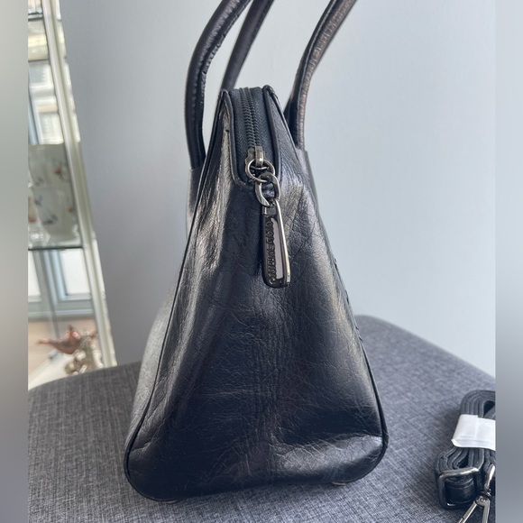 ❗️SOLD❗️ VALENTINO Diamond GIGI Satchel Bag - Picture 9 of 13
